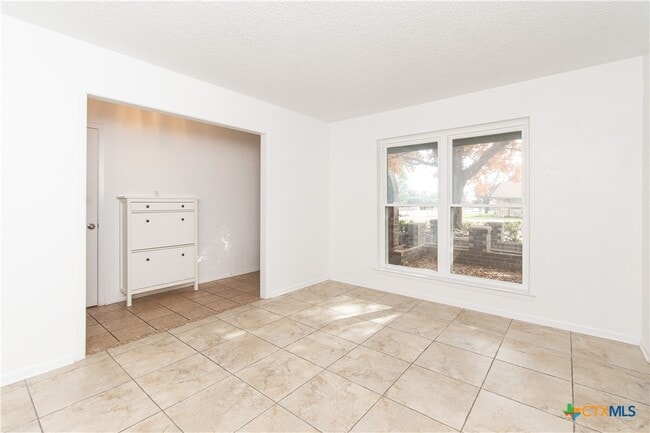 Foto del edificio - 1201 Hughes Ave