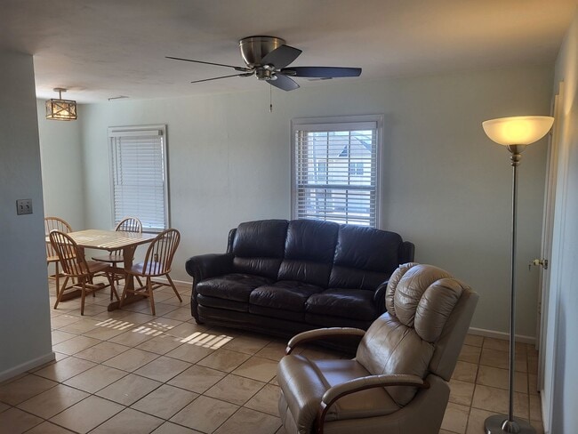 Building Photo - SHORE ACRES CONDO:   Long-term or Short-term rental