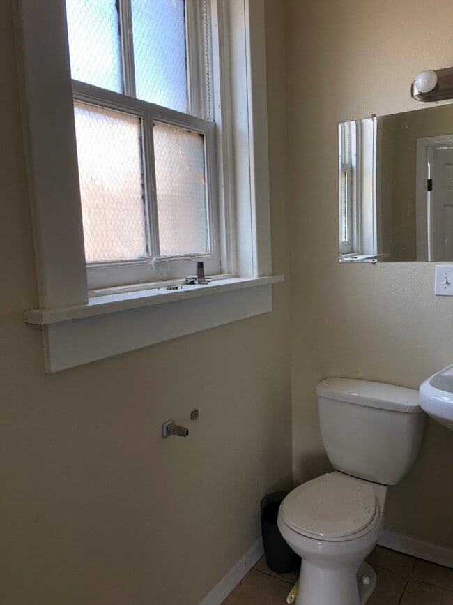 Building Photo - 524 23rd St