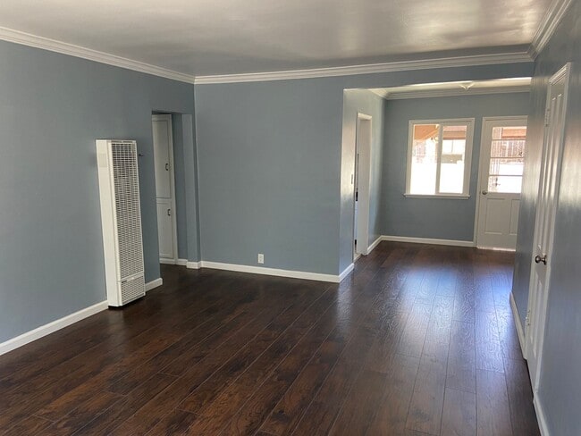 Building Photo - Remodeled 2 Bedroom in Kensington! Washer/...