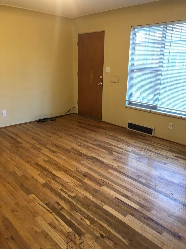Foto del edificio - 1380 Balsam St
