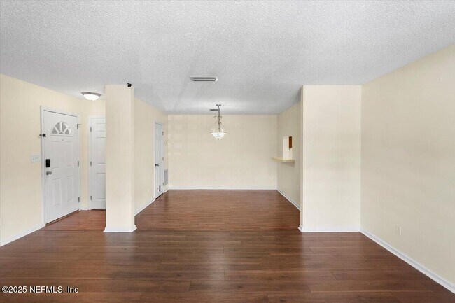 Foto del edificio - 3765 Crown Point Rd