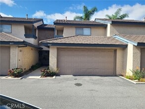 Building Photo - 8465 Kington Way