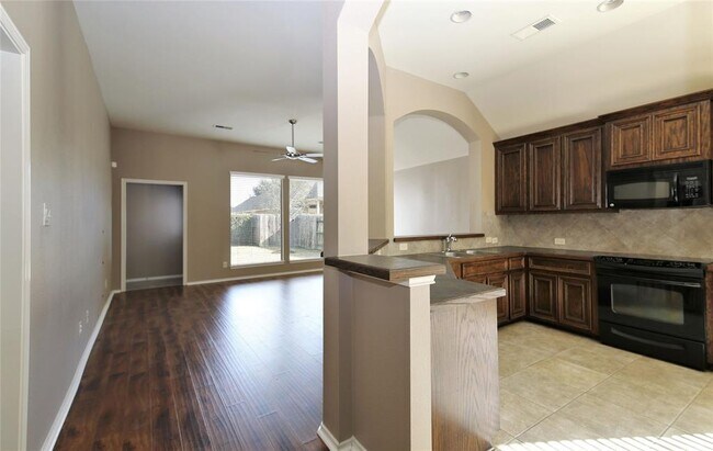 Foto del edificio - 2411 Oakland Valley Dr