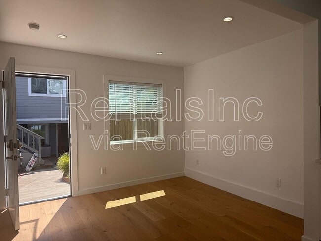 Building Photo - 53 Ledyard St