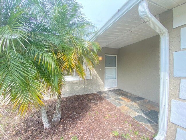 Building Photo - 3 Bed / 2 bath / 1 Car Garage Home with La...