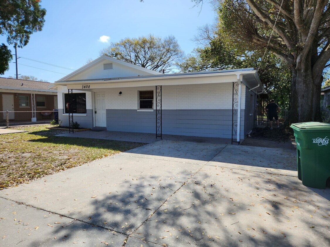 Foto principal - 3408 W Saint Conrad St