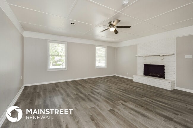 Building Photo - 883 Waterside Dr SE