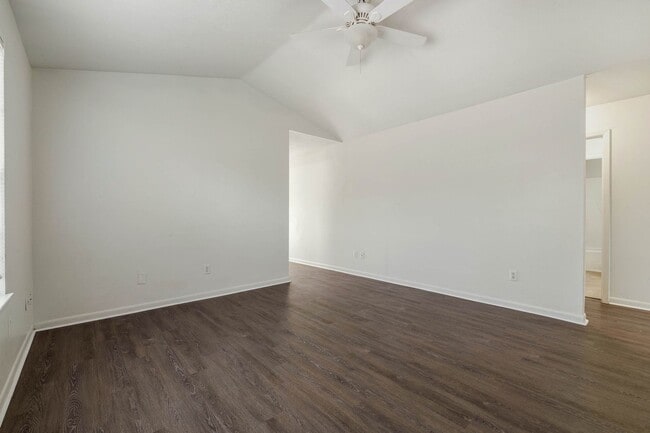 Building Photo - Adorable 3 bed in Quiet Neighborhood!