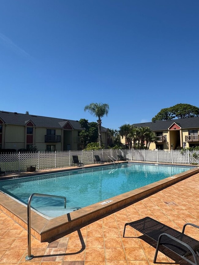 Building Photo - Spacious Ground-Floor 2-Bed/2-Bath Condo in Gated Community!