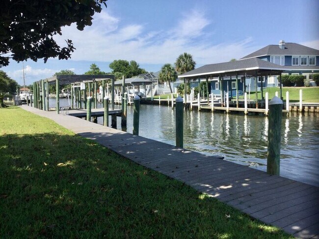 Foto del edificio - 1054 Edgewater Ln