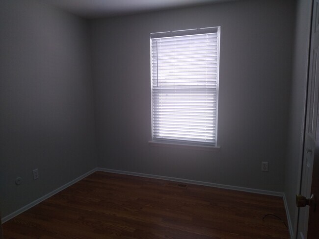 First bedroom - 10 W Eden Ct