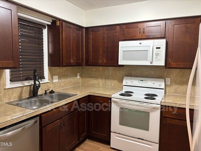 Foto del edificio - 728 Branniff Dr