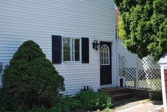 Building Photo - 25 Hathorn Rd