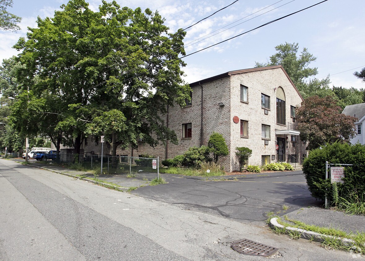 Primary Photo - 66 Pratt St