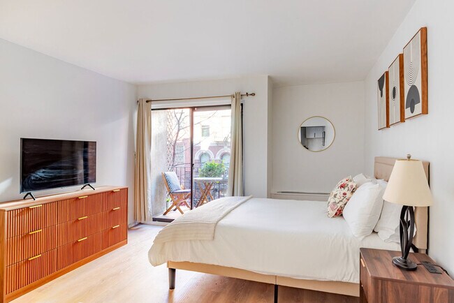 Foto del edificio - 328 W 11th St