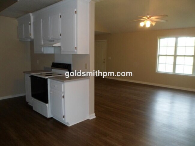Building Photo - 109 E Belvue Rd