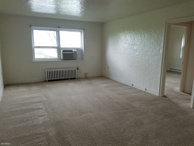 Foto del edificio - 1 br, 1 bath Apartment - 5700 Munhall Road #3