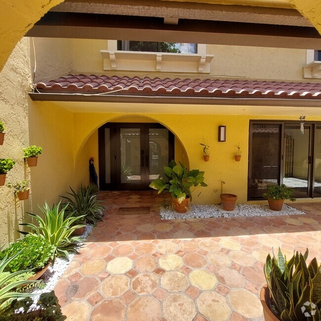 Building Photo - 3871 Alcantara Ave