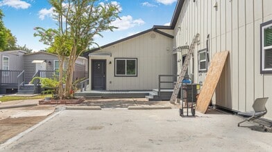 Building Photo - 9750 Deer Trail Dr