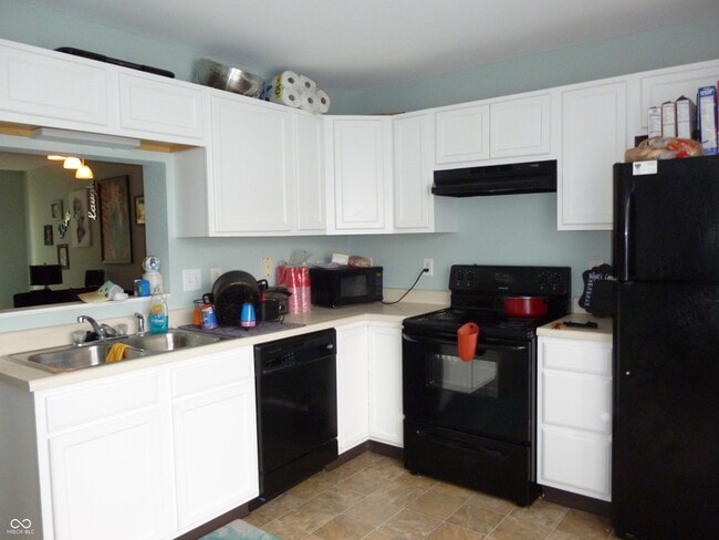 Building Photo - 3055 Armory Dr