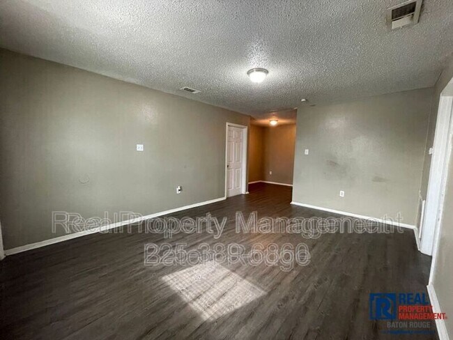 Foto del edificio - 8255 Ned Ave