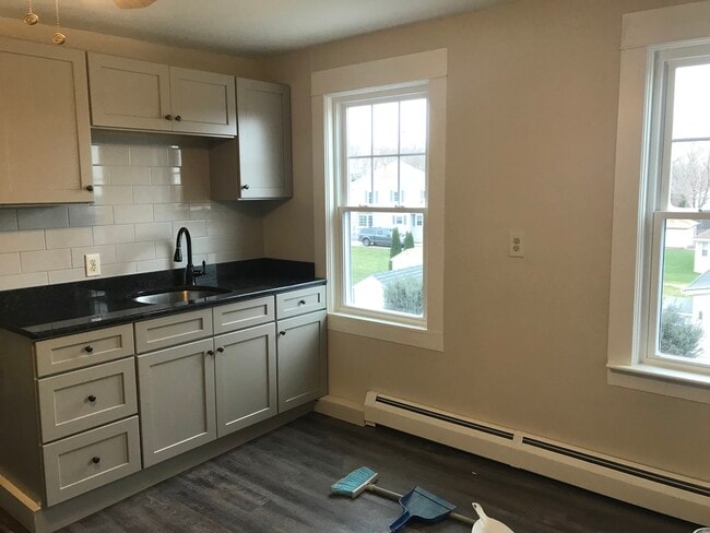 Building Photo - 5 Greystone Ave