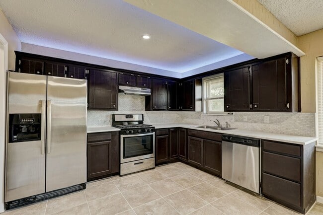 Building Photo - 5 bed 2 bath home in Moore,OK