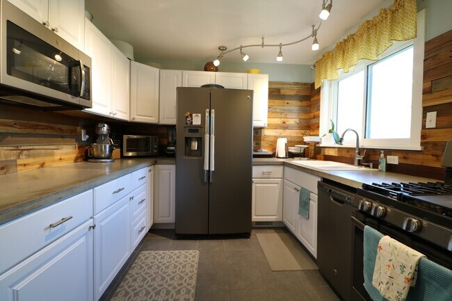 Kitchen - 3708 Arizona Ave