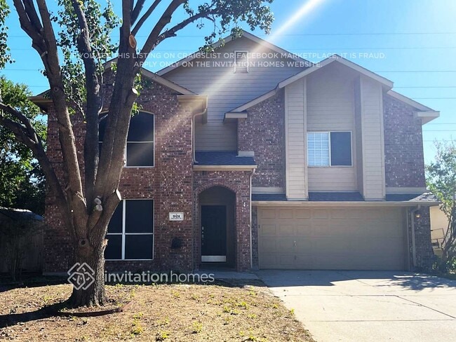 Building Photo - 921 Mockingbird Dr