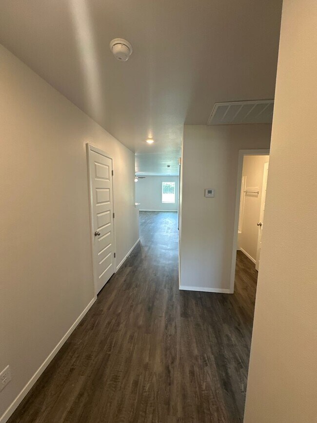 Foto del edificio - BRAND NEW Three Bedroom | Two Bath Home in...