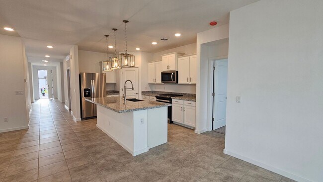 Building Photo - Military Jets Fly Over this 4BR House in Litchfield Park