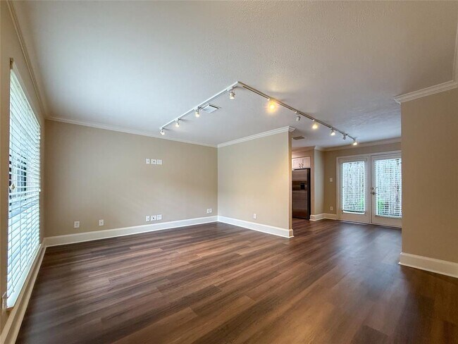 Building Photo - 3402 Garrott St