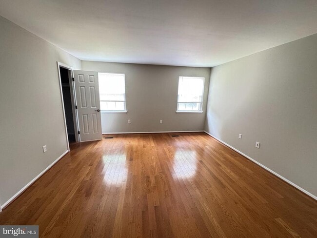 Building Photo - 732 Wilton Farm Dr
