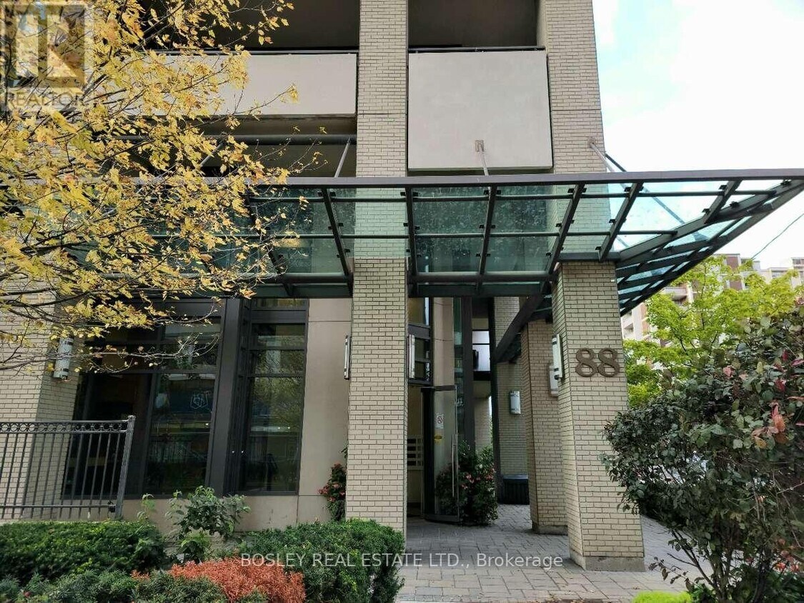 Photo principale - 88-288 Broadway Ave