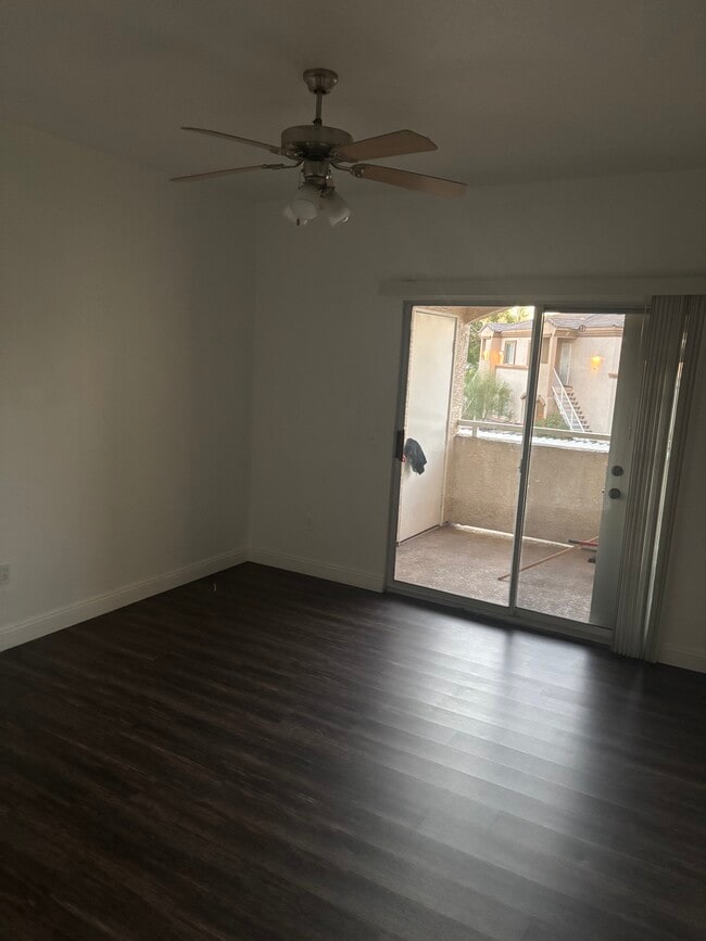 Building Photo - 3400 Cabana Dr