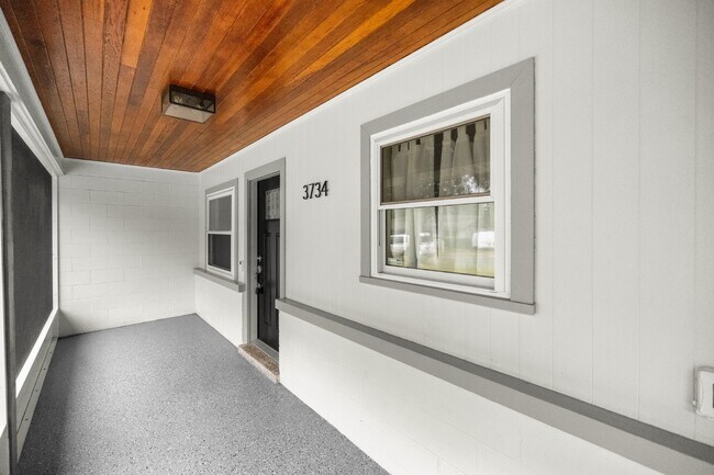 Building Photo - CONVENIENTLY LOCATED LOVELY 3 BEDROOM 2 BA...