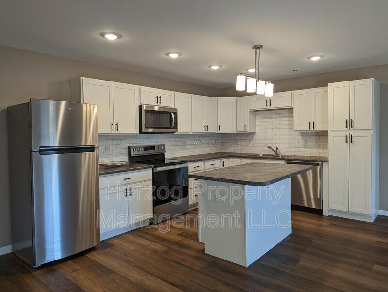 1873 10th Ave E Unit Apt. 202, Alexandria, MN 56308 Condo for Rent in