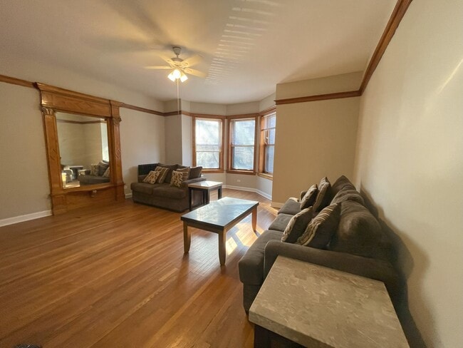 Living Room - 5215 S Dorchester Ave