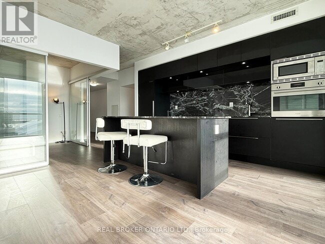 Building Photo - 88 Blue Jays Way