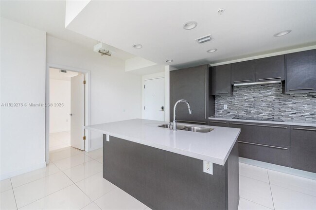 Foto del edificio - 7825 NW 107th Ave