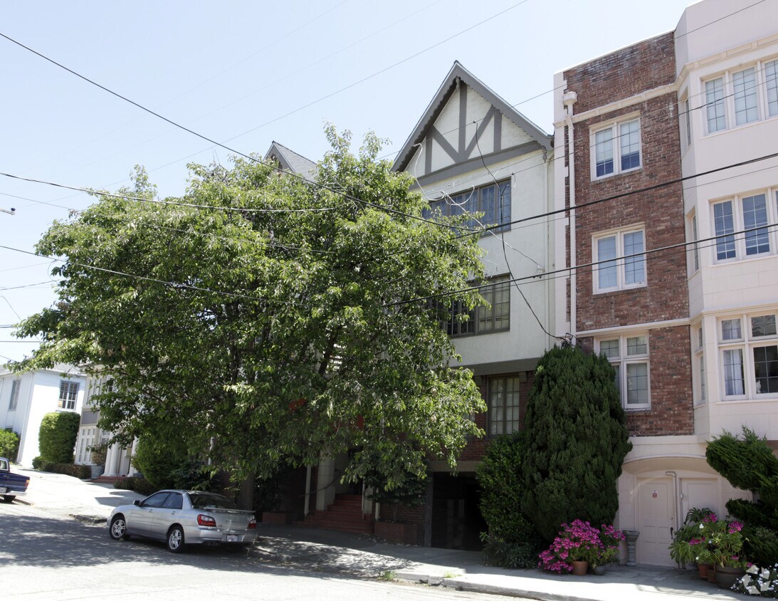Building Photo - 832 Erie St