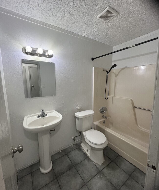 Foto del edificio - 409 Chapparal St