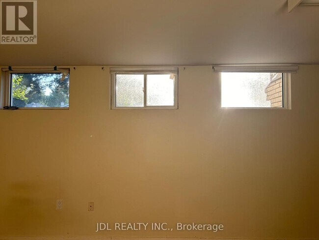 Photo du bâtiment - 23 Pineway Blvd