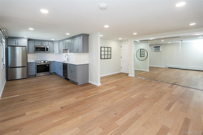 Foto del edificio - 248 Montgomery Ave