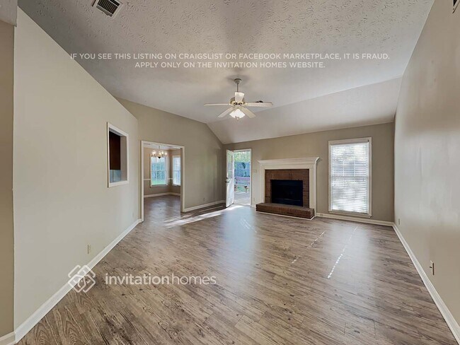Foto del edificio - 561 Black Creek Dr