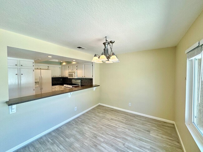 Building Photo - Great 2B/1.5BA Condo in Carlsbad!