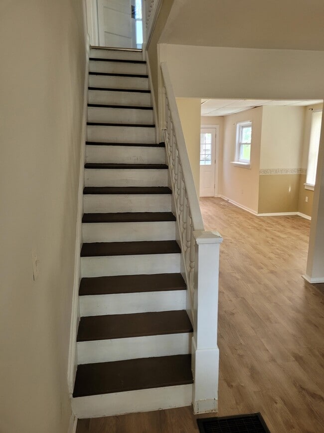 Building Photo - 302 Delaware Ave