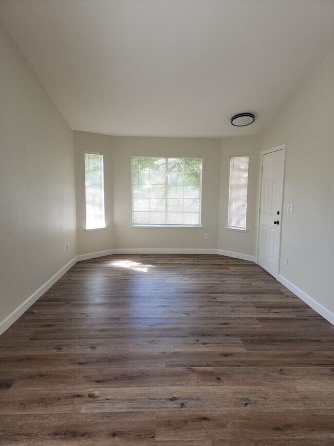 Building Photo - Salida 3 bedroom 2 bathroom
