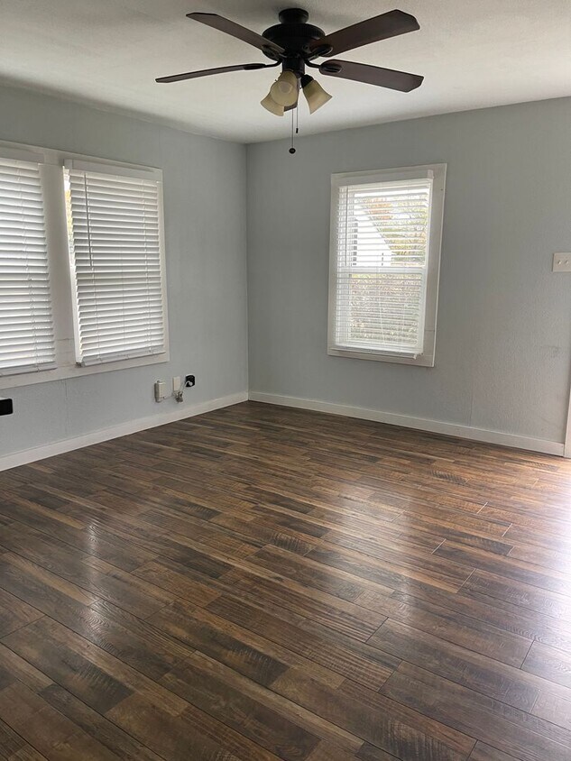 Foto del edificio - 2 Bedroom/1 Bath Home - Walking distance to UNT